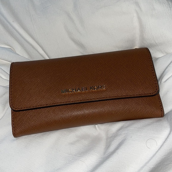 Michael Kors - Picture 3 of 4